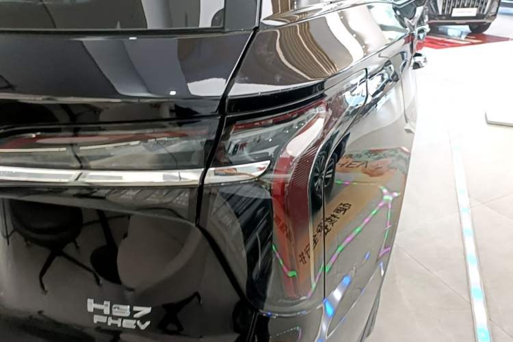 Used Hongqi HS7 PHEV 2025 Model 2.0T PHEV Four-Wheel Drive 2 Million Units Commemorative Edition 6-Seater Right Rear Taillight