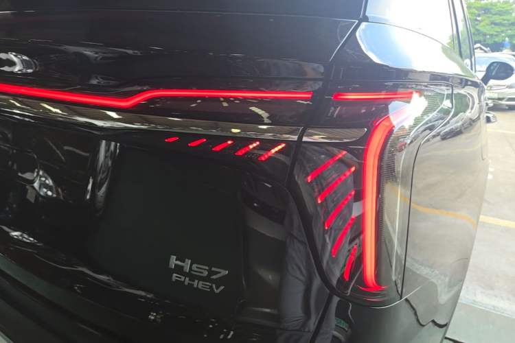 Used Hongqi HS7 PHEV 2025 Model 2.0T PHEV Four-Wheel Drive 2 Million Units Commemorative Edition 6-Seater Right Rear Taillight