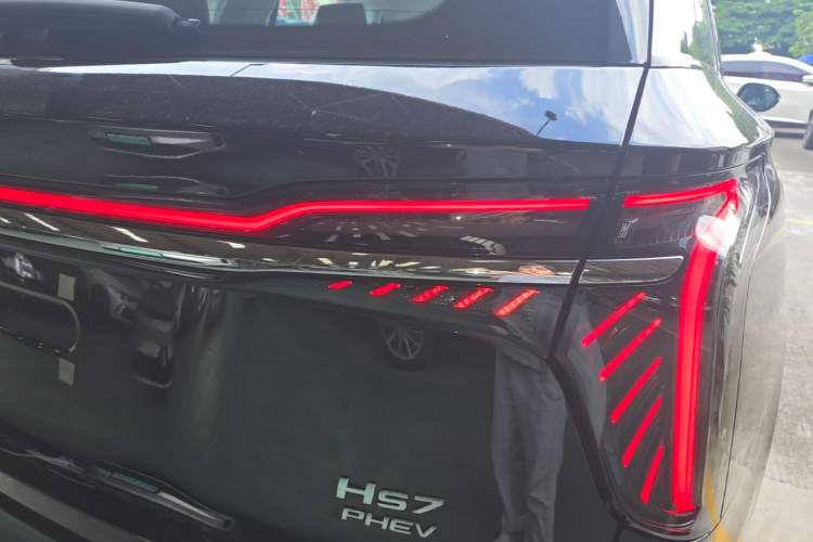 Used Hongqi HS7 PHEV 2025 Model 2.0T PHEV Four-Wheel Drive 2 Million Units Commemorative Edition 6-Seater Right Rear Taillight