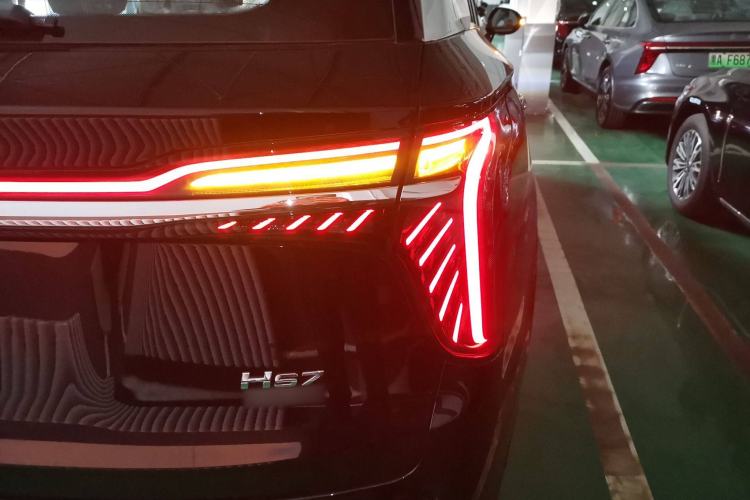 Used Hongqi HS7 PHEV 2025 Model 2.0T PHEV Two-Wheel Drive Qi Xiang Edition 6-Seater Right Rear Taillight