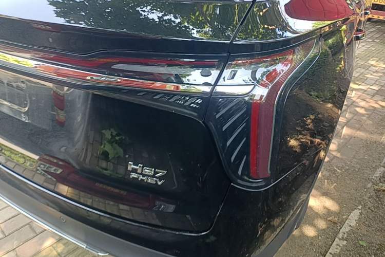 Used Hongqi HS7 PHEV 2025 Model 2.0T PHEV Four-Wheel Drive 2 Million Units Commemorative Edition 6-Seater Right Rear Taillight