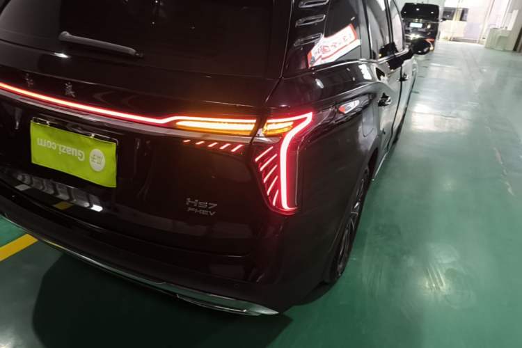 Used Hongqi HS7 PHEV 2025 Model 2.0T PHEV Two-Wheel Drive Qi Xiang Edition 6-Seater Right Rear Taillight