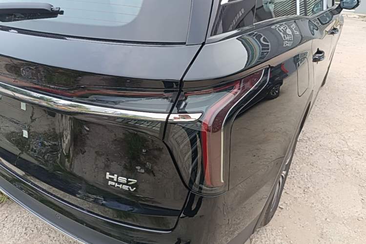 Used Hongqi HS7 PHEV 2025 Model 2.0T PHEV Four-Wheel Drive 2 Million Units Commemorative Edition 6-Seater Right Rear Taillight