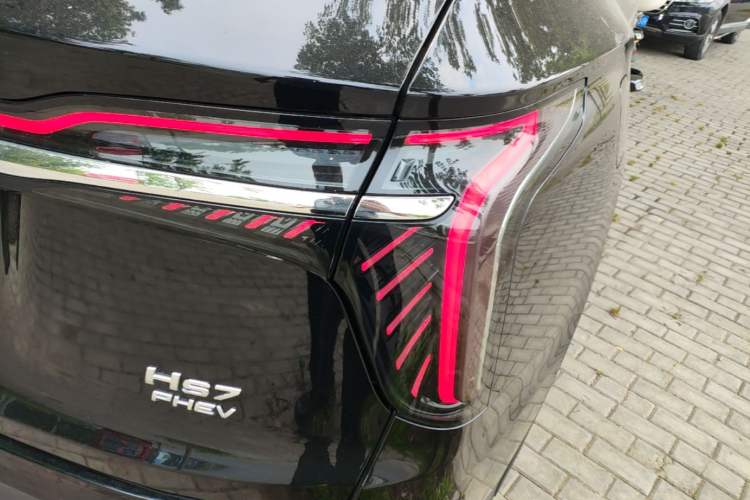 Used Hongqi HS7 PHEV 2025 Model 2.0T PHEV Four-Wheel Drive 2 Million Units Commemorative Edition 6-Seater Right Rear Taillight