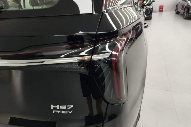 Used Hongqi HS7 PHEV 2025 Model 2.0T PHEV Two-Wheel Drive Qi Xiang Edition 6-Seater Right Rear Taillight