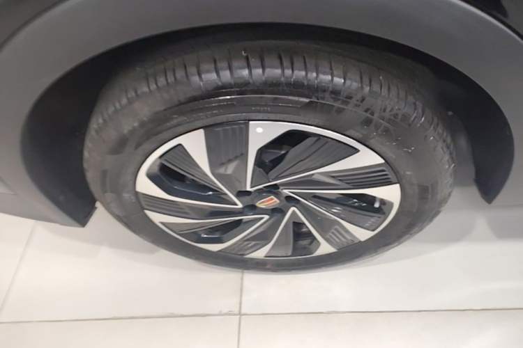 Used Hongqi HS7 PHEV 2025 Model 2.0T PHEV Two-Wheel Drive Qi Xiang Edition 6-Seater Right Rear Wheel Hub