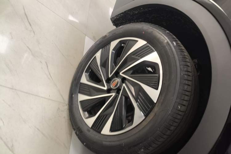 Used Hongqi HS7 PHEV 2025 Model 2.0T PHEV Two-Wheel Drive Qi Xiang Edition 6-Seater Right Rear Wheel Hub