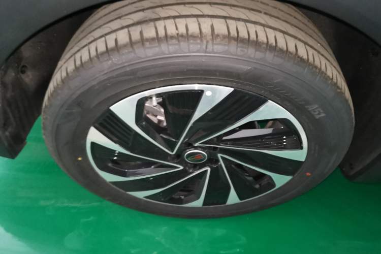 Used Hongqi HS7 PHEV 2025 Model 2.0T PHEV Two-Wheel Drive Qi Xiang Edition 6-Seater Right Rear Wheel Hub