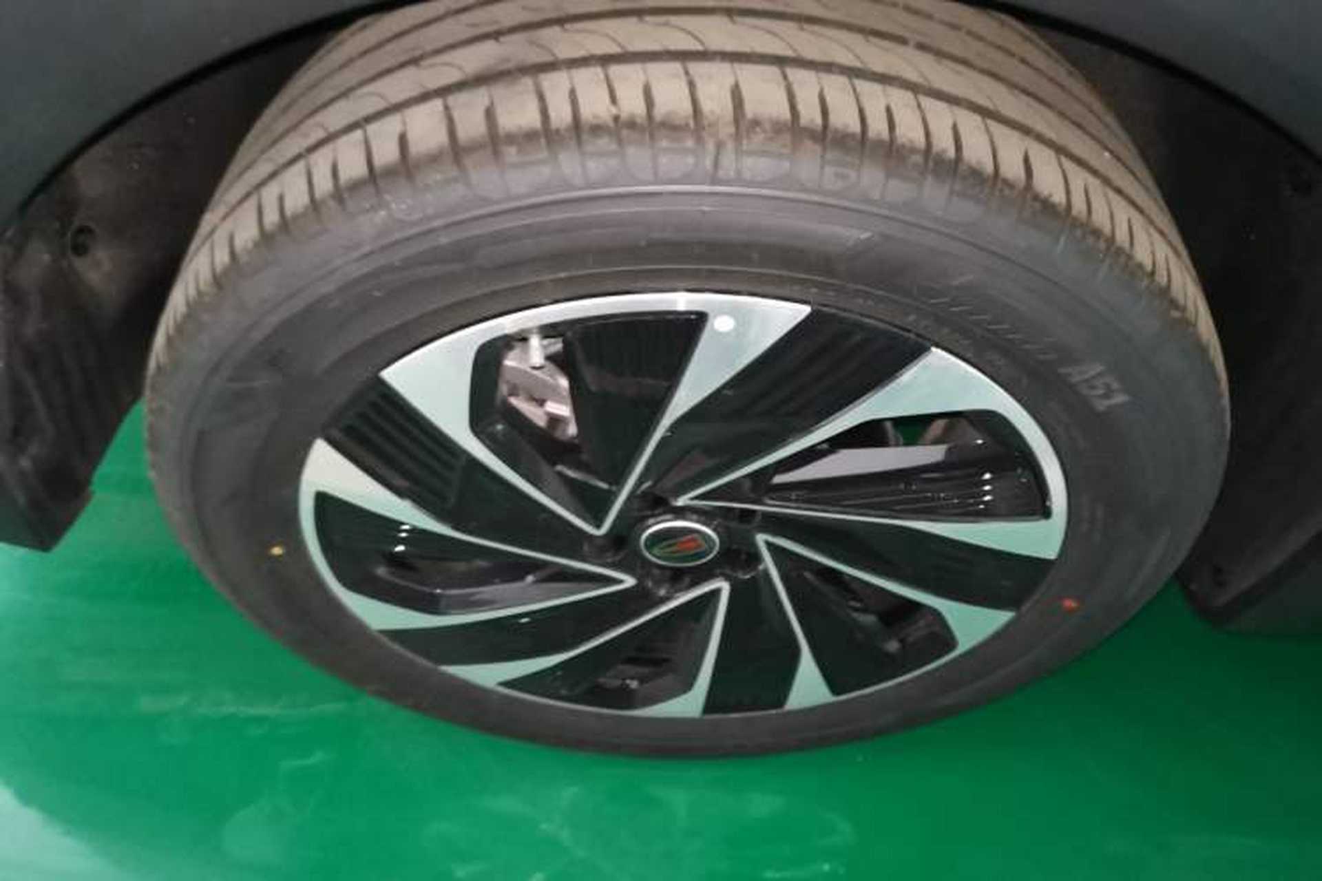 Used Hongqi HS7 PHEV 2025 Model 2.0T PHEV Two-Wheel Drive Qi Xiang Edition 6-Seater Right Rear Wheel Hub