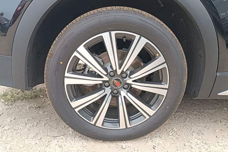 Used Hongqi HS7 PHEV 2025 Model 2.0T PHEV Four-Wheel Drive 2 Million Units Commemorative Edition 6-Seater Right Rear Wheel Hub