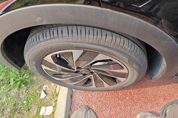 Used Hongqi HS7 PHEV 2025 Model 2.0T PHEV Two-Wheel Drive Qi Xiang Edition 6-Seater Right Rear Wheel Hub