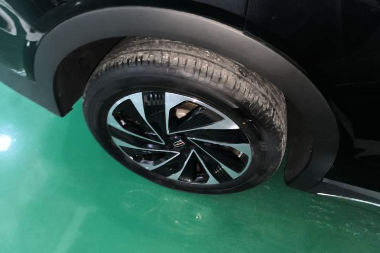 Used Hongqi HS7 PHEV 2025 Model 2.0T PHEV Two-Wheel Drive Qi Xiang Edition 6-Seater Right Rear Wheel Hub