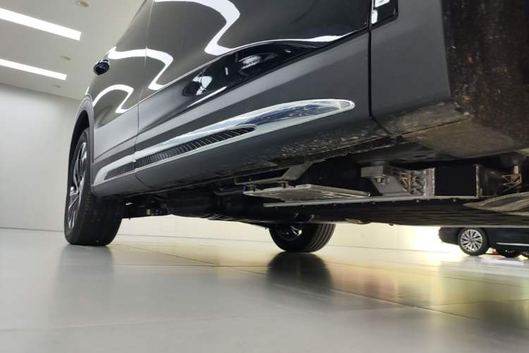 Used Hongqi HS7 PHEV 2025 Model 2.0T PHEV Two-Wheel Drive Qi Xiang Edition 6-Seater Right Side Sill