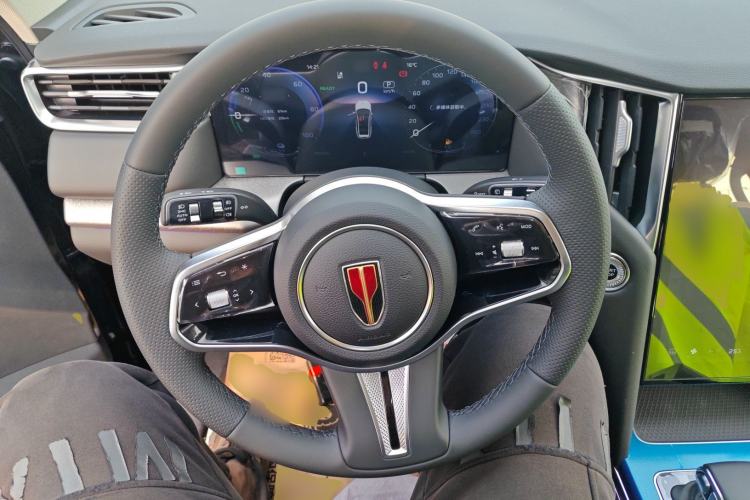 Used Hongqi HS7 PHEV 2025 Model 2.0T PHEV Two-Wheel Drive Qi Xiang Edition 6-Seater Steering Wheel