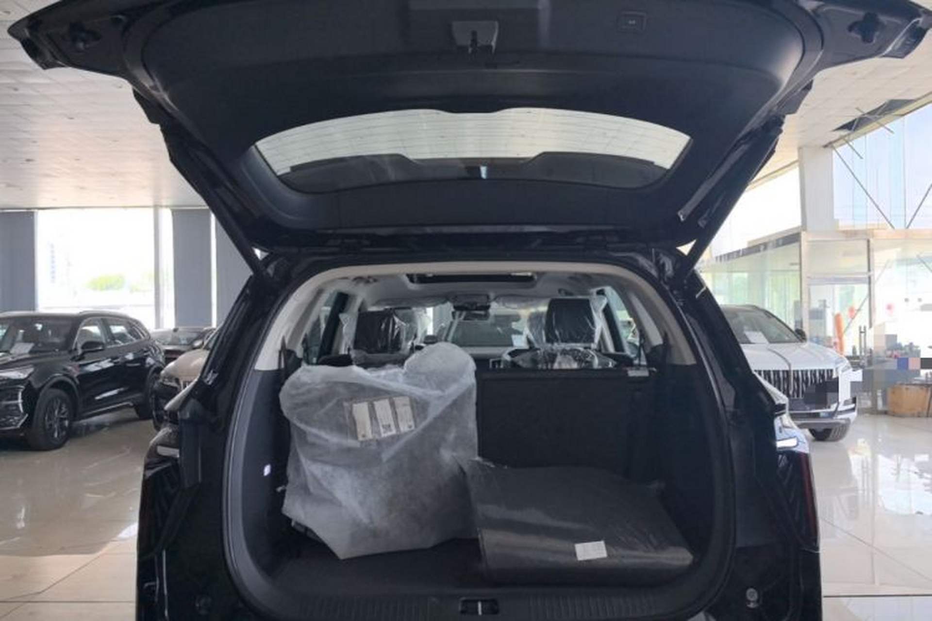 Used Hongqi HS7 PHEV 2025 Model Revised 2.0T PHEV Four-Wheel-Drive 2 Million Units Commemorative Edition 6-seater Trunk