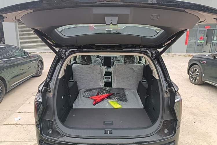 Used Hongqi HS7 PHEV 2025 Model 2.0T PHEV Four-Wheel Drive 2 Million Units Commemorative Edition 6-Seater Trunk
