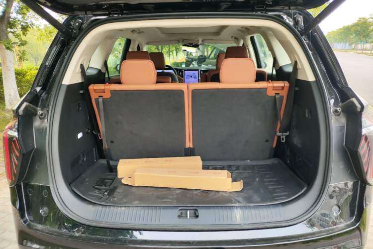 Used Hongqi HS7 PHEV 2025 Model 2.0T PHEV Four-Wheel Drive 2 Million Units Commemorative Edition 6-Seater Trunk
