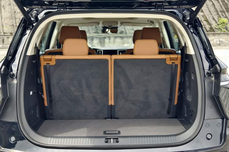 Used Hongqi HS7 PHEV 2025 Model 2.0T PHEV Four-Wheel Drive 2 Million Units Commemorative Edition 6-Seater Trunk