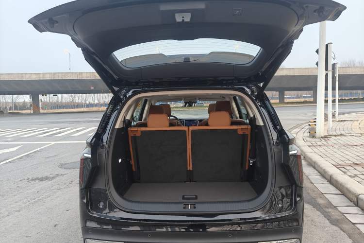 Used Hongqi HS7 PHEV 2025 Model 2.0T PHEV Four-Wheel Drive 2 Million Units Commemorative Edition 6-Seater Trunk