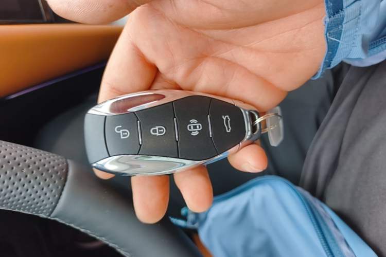 Used Hongqi HS7 PHEV 2025 Model 2.0T PHEV Four-Wheel Drive 2 Million Units Commemorative Edition 6-Seater Vehicle Key