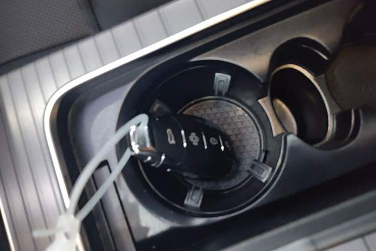 Used Hongqi HS7 PHEV 2025 Model 2.0T PHEV Two-Wheel Drive Qi Xiang Edition 6-Seater Vehicle Key