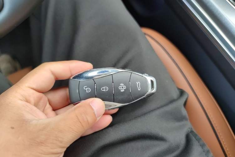 Used Hongqi HS7 PHEV 2025 Model 2.0T PHEV Four-Wheel Drive 2 Million Units Commemorative Edition 6-Seater Vehicle Key