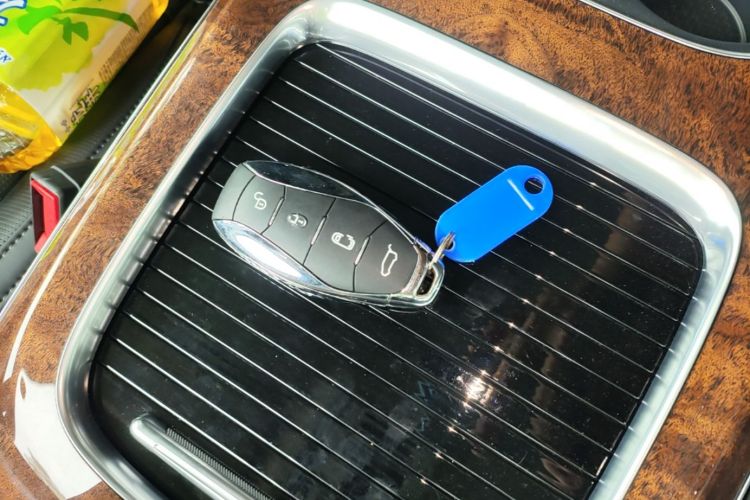 Used Hongqi HS7 PHEV 2025 Model 2.0T PHEV Four-Wheel Drive 2 Million Units Commemorative Edition 6-Seater Vehicle Key