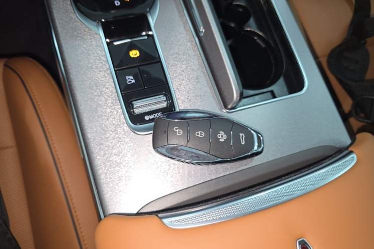 Used Hongqi HS7 PHEV 2025 Model 2.0T PHEV Four-Wheel Drive 2 Million Units Commemorative Edition 6-Seater Vehicle Key