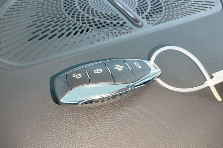 Used Hongqi HS7 PHEV 2025 Model 2.0T PHEV Two-Wheel Drive Qi Xiang Edition 6-Seater Vehicle Key