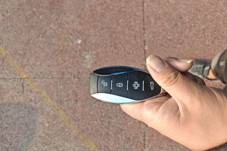 Used Hongqi HS7 PHEV 2025 Model 2.0T PHEV Two-Wheel Drive Qi Xiang Edition 6-Seater Vehicle Key