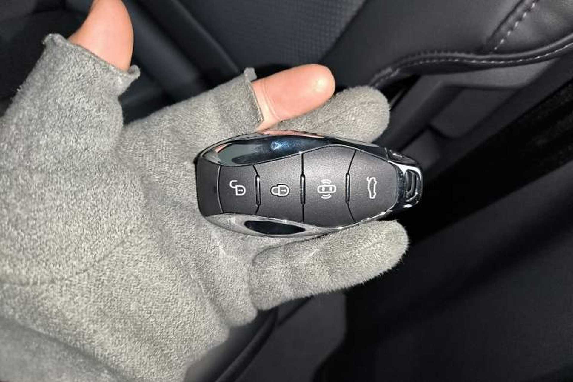 Used Hongqi HS7 PHEV 2025 Model 2.0T PHEV Two-Wheel Drive Qi Xiang Edition 7-Seater Vehicle Key
