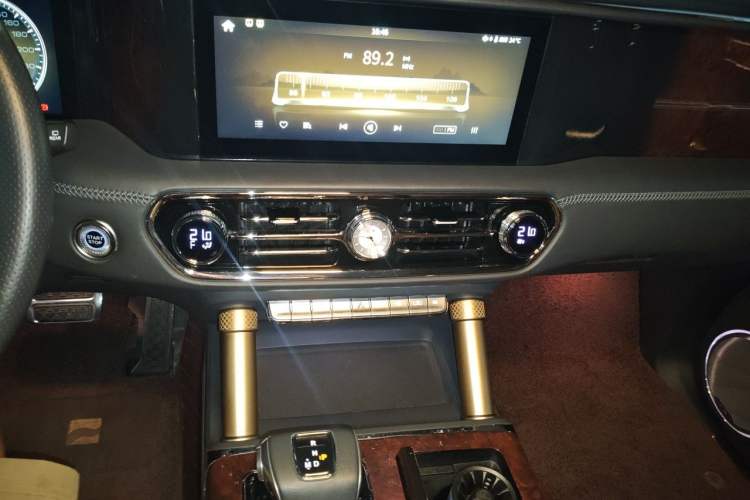 Used Hongqi LS7 2022 4.0T Prestige Flagship Edition 4 Seats Audio And AC Panel
