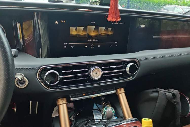 Used Hongqi LS7 2022 4.0T Prestige Flagship Edition 4 Seats Audio And AC Panel