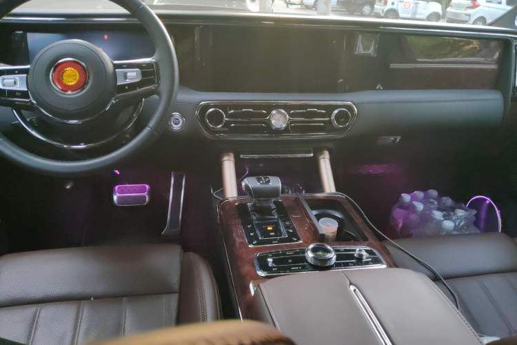 Used Hongqi LS7 2022 4.0T Elegant Flagship Edition 6 Seats Center Console