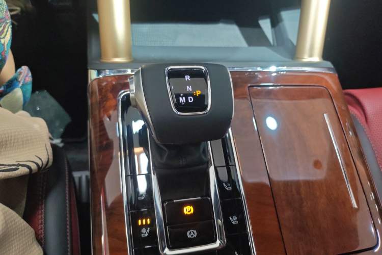 Used Hongqi LS7 2022 4.0T Elegant Flagship Edition 6 Seats Gear Lever