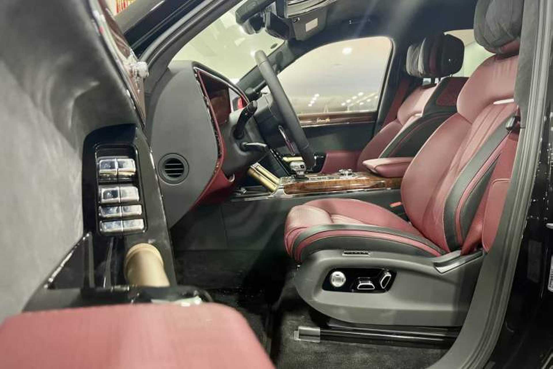 Used Hongqi LS7 2022 4.0T Elegant Flagship Edition 6 Seats Interior 3