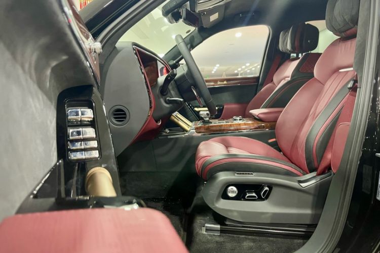 Used Hongqi LS7 2022 4.0T Elegant Flagship Edition 6 Seats Interior 4