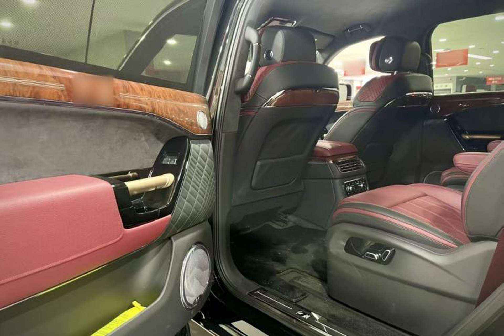 Used Hongqi LS7 2022 4.0T Elegant Flagship Edition 6 Seats Interior 5