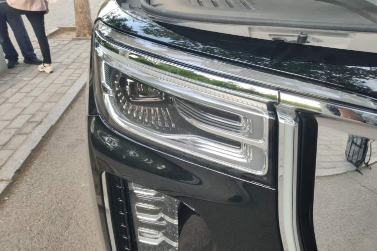 Used Hongqi LS7 2022 4.0T Elegant Flagship Edition 6 Seats Right Front Headlight