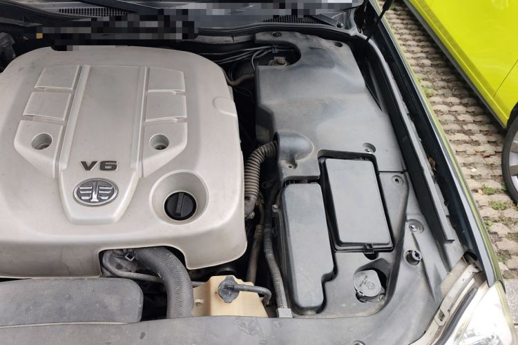 Used Hongqi Shengshi 2009 3.0L Luxury Model Engine Bay Left