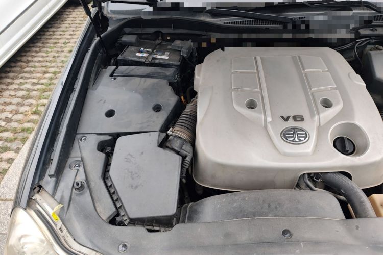 Used Hongqi Shengshi 2009 3.0L Luxury Model Engine Bay Right