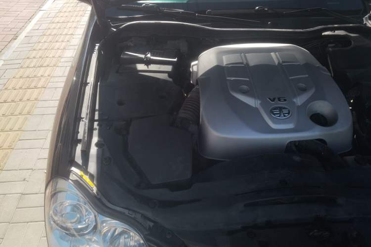 Used Hongqi Shengshi 2009 3.0L Luxury Model Engine Bay Right