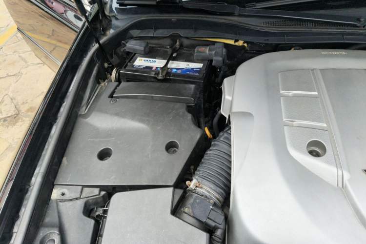 Used Hongqi Shengshi 2009 3.0L Luxury Model Engine Bay Right