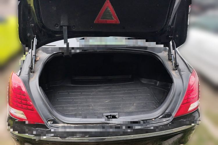 Used Hongqi Shengshi 2009 3.0L Luxury Model Trunk