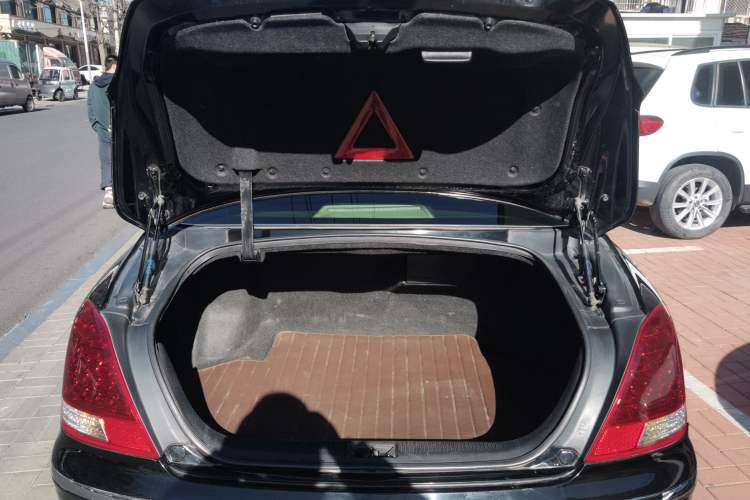 Used Hongqi Shengshi 2009 3.0L Luxury Model Trunk
