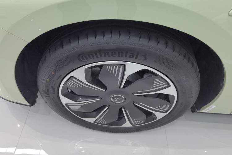 Used Hongqi Tiangong 05 2025 550 Smart Selection Left Front Wheel Hub