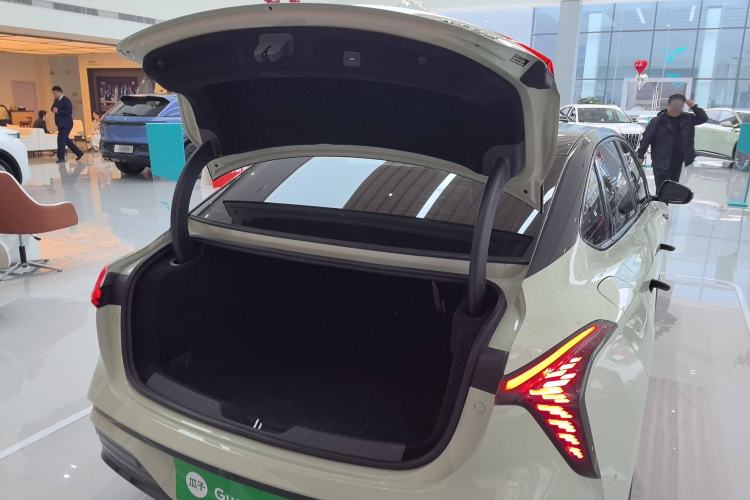 Used Hongqi Tiangong 05 2025 550 Smart Selection Trunk