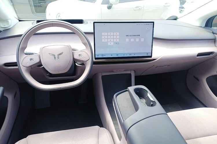 Used Hongqi Tiangong 05 2025 750 Smart Selection Center Console