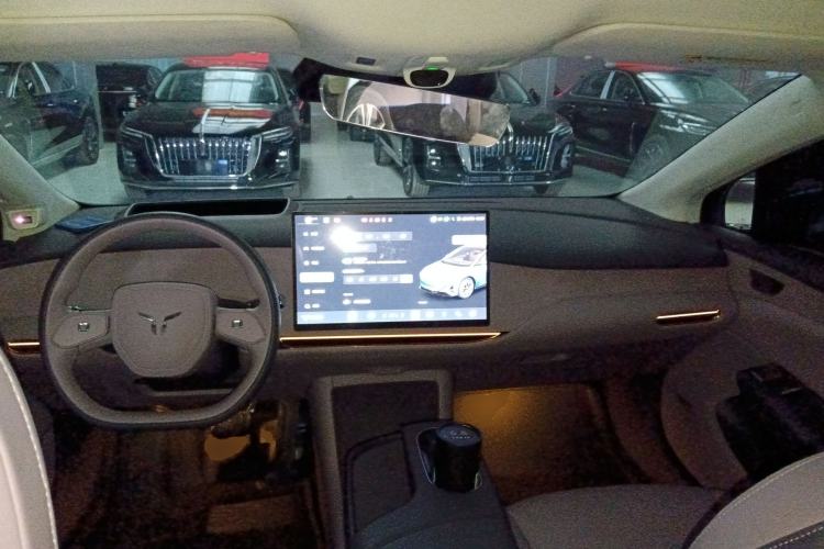 Used Hongqi Tiangong 05 2025 750 Smart Selection Center Console