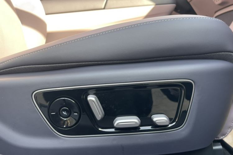 Used Hongqi Tiangong 05 2025 750 Smart Selection Interior 12